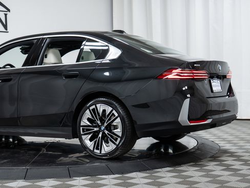 New 2026 BMW 530i xDrive w/ Premium Package image 30