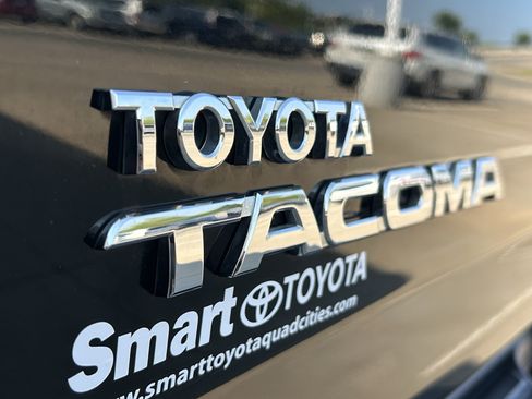 Used 2014 Toyota Tacoma 4x4 Double Cab w/ TRD Sport Package image 7