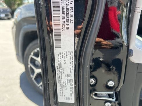 Used 2025 Jeep Compass Limited AWD/4WD image 3
