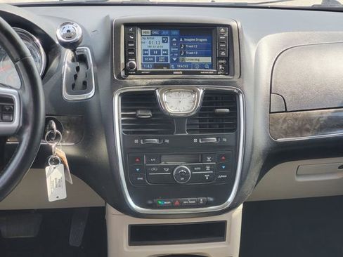 Used 2012 Chrysler Town & Country Touring w/ Entertainment Group #1 FWD image 30