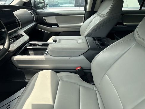 Used 2025 Ford Expedition Max Active AWD/4WD image 11