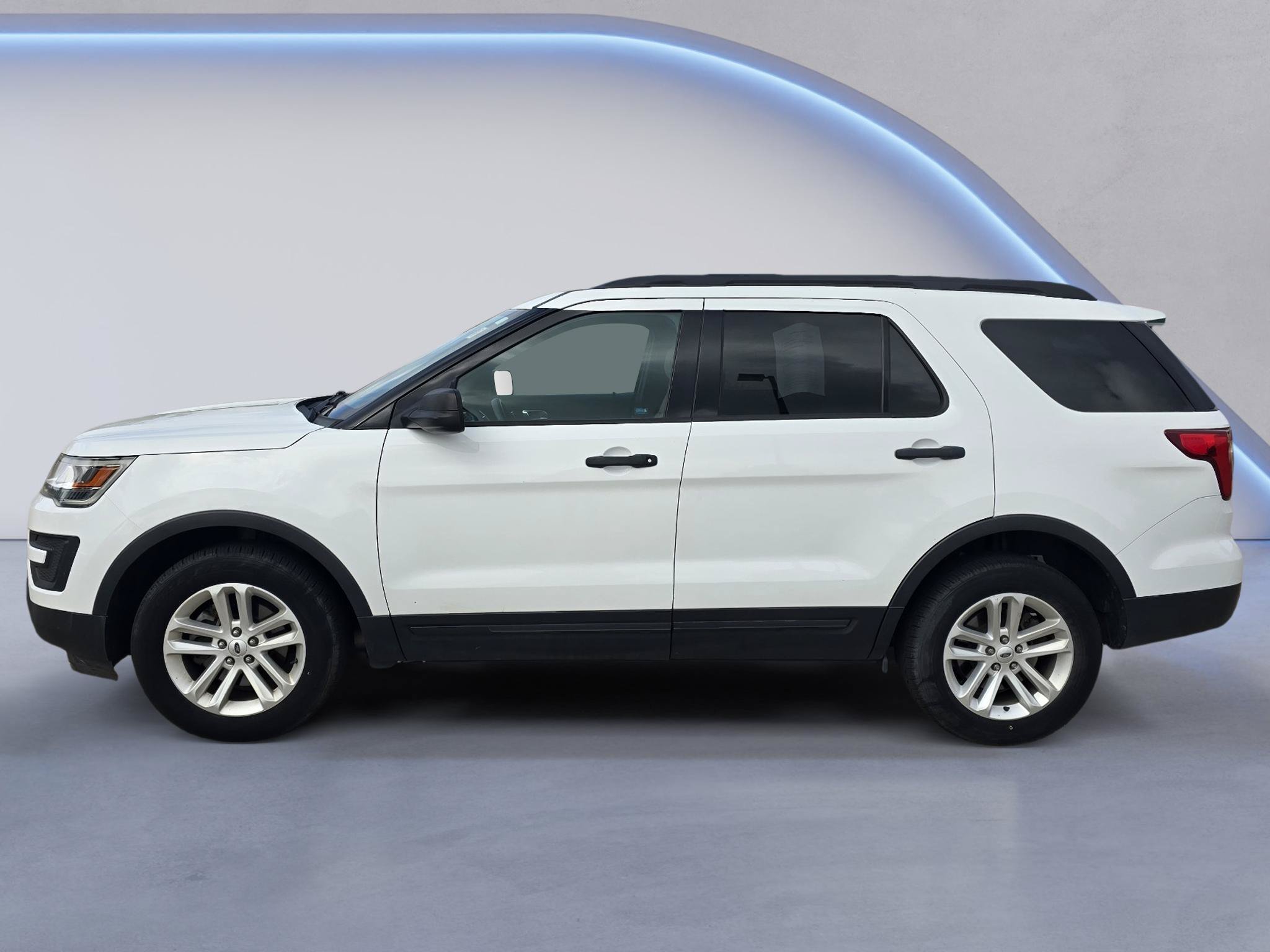 Used 2017 Ford Explorer 4WD image 2