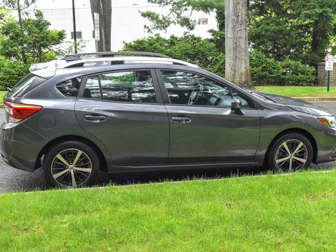 Used 2019 Subaru Impreza 2.0i Premium w/ Eyesight & BSD/Rcta & SRF image 9