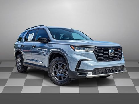 Used 2025 Honda Pilot TrailSport image 1