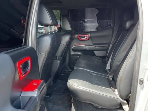 Used 2018 Toyota Tacoma TRD Off-Road AWD/4WD image 6