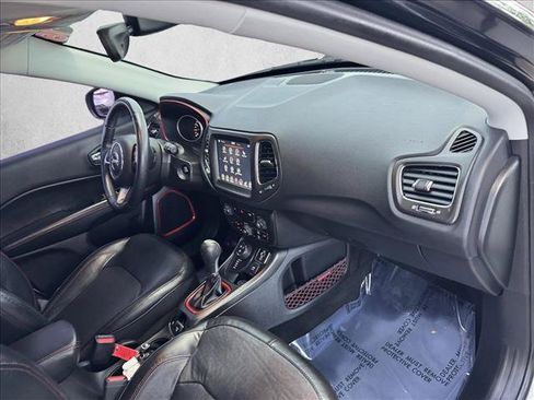 Used 2018 Jeep Compass Trailhawk w/ Leather Interior Group AWD/4WD image 19