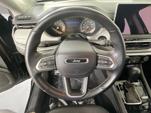 Used 2022 Jeep Compass Limited AWD/4WD image 11