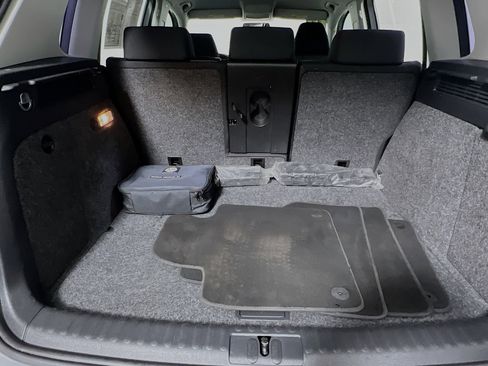 Used 2010 Volkswagen Tiguan S image 32