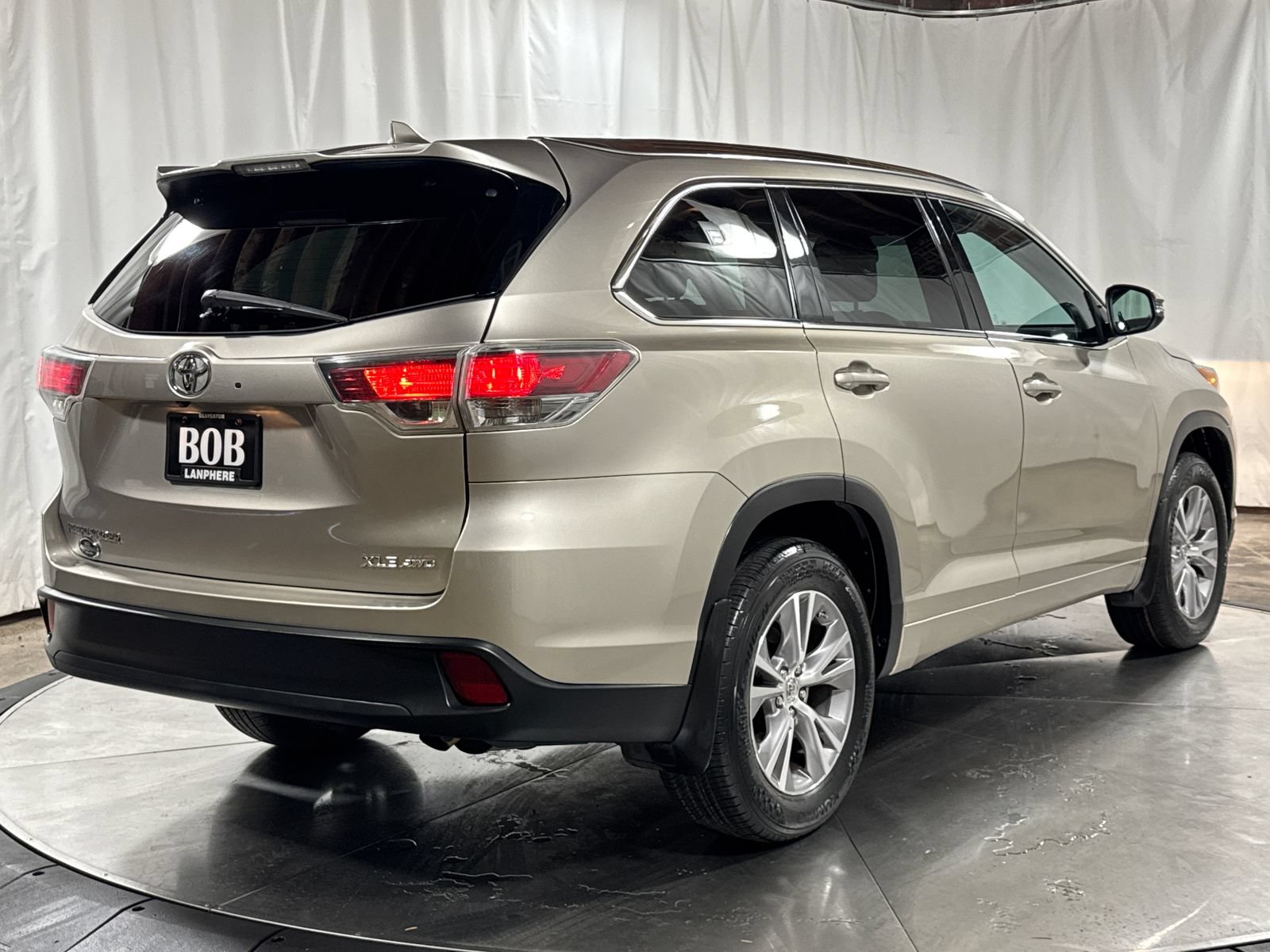Used 2015 Toyota Highlander XLE AWD/4WD image 10