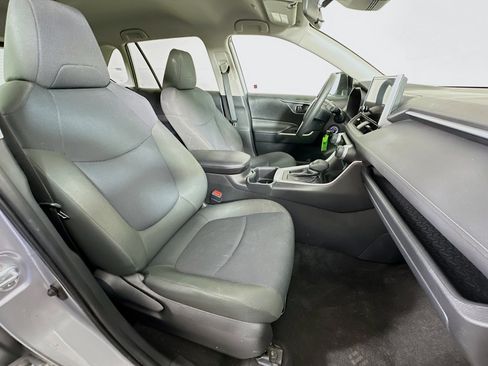 Used 2024 Toyota RAV4 LE image 27