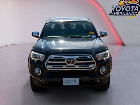 Used 2018 Toyota Tacoma Limited image 2