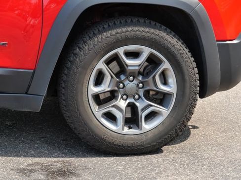 Used 2019 Jeep Cherokee Trailhawk w/ Cold Weather Group AWD/4WD image 7