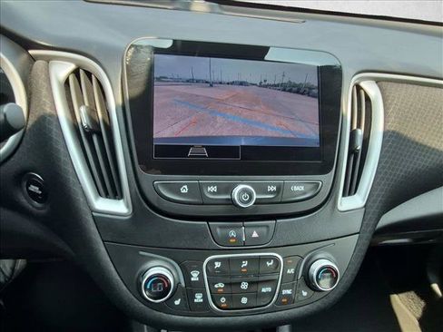 Used 2025 Chevrolet Malibu LT FWD image 15
