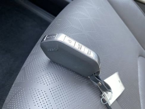 New 2026 Kia Carnival EX image 33