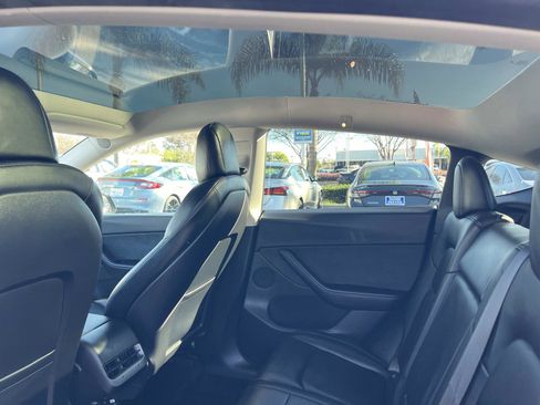 Used 2021 Tesla Model Y Long Range image 21