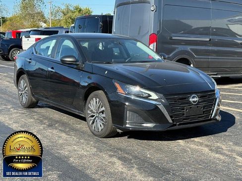 Used 2025 Nissan Altima 2.5 SV image 3