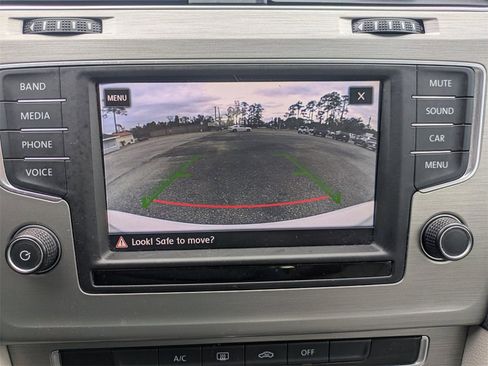 Used 2017 Volkswagen Golf S image 20