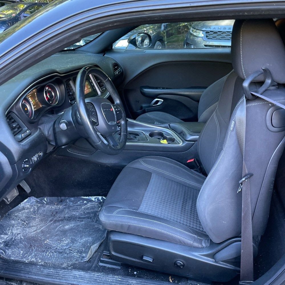 Used 2016 Dodge Challenger SXT RWD image 5