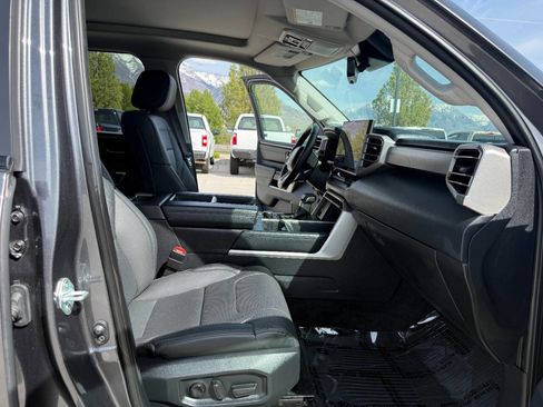 Used 2024 Toyota Tundra Limited AWD/4WD image 29