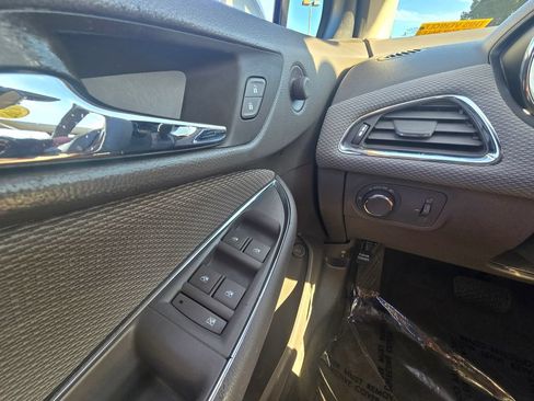 Used 2018 Chevrolet Cruze LT FWD image 17