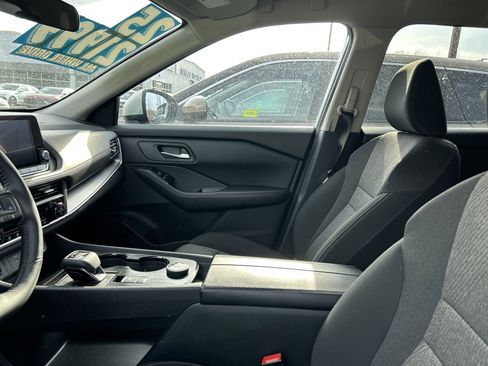 Used 2025 Nissan Rogue SV image 11