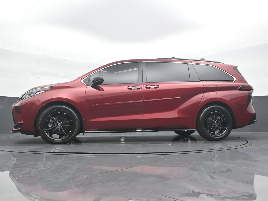 Used 2024 Toyota Sienna XSE FWD image 30