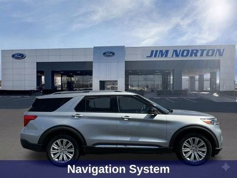 Used 2022 Ford Explorer Limited w/ Equipment Group 301A AWD/4WD image 3
