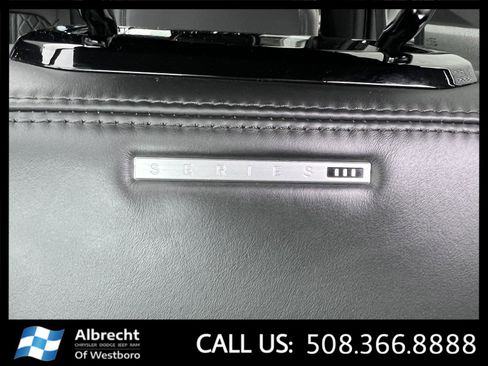 Used 2024 Jeep Grand Wagoneer L Series III AWD/4WD image 33