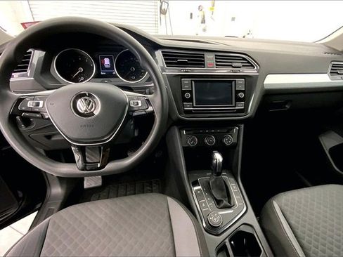 Used 2018 Volkswagen Tiguan S image 15