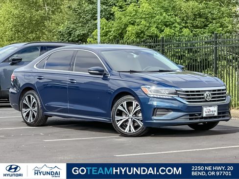 Used 2022 Volkswagen Passat 2.0T SE FWD image 1