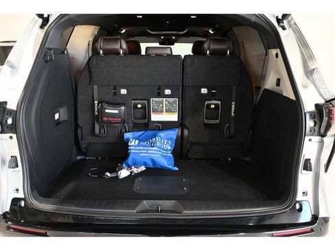 Used 2024 Toyota Sienna Platinum FWD image 26