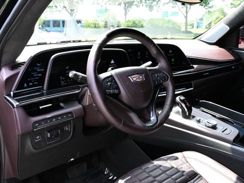Used 2023 Cadillac Escalade ESV Sport Platinum w/ LPO, ONYX Package AWD/4WD image 17