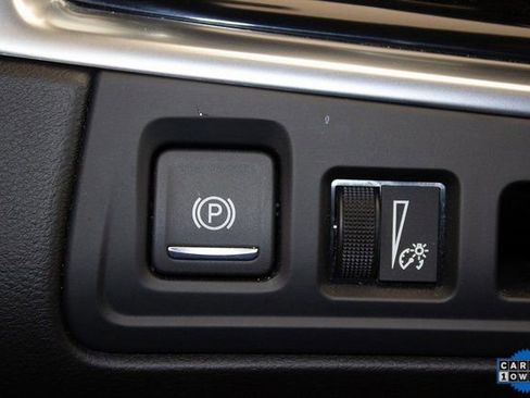 Used 2025 Cadillac XT6 Premium Luxury image 38