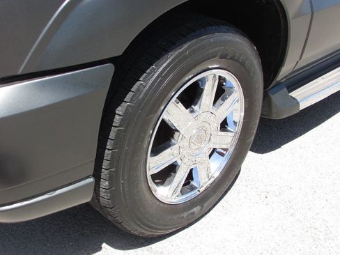 Used 2005 Cadillac Escalade EXT image 10