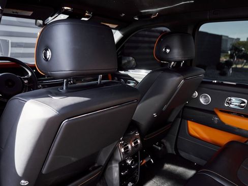 Used 2022 Rolls-Royce Cullinan Black Badge w/ Dark Exterior Package image 39