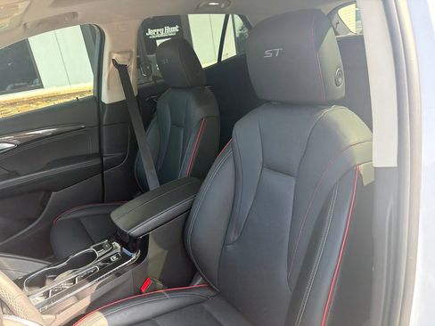 Used 2023 Buick Envision Essence w/ Sport Touring Package AWD/4WD image 3