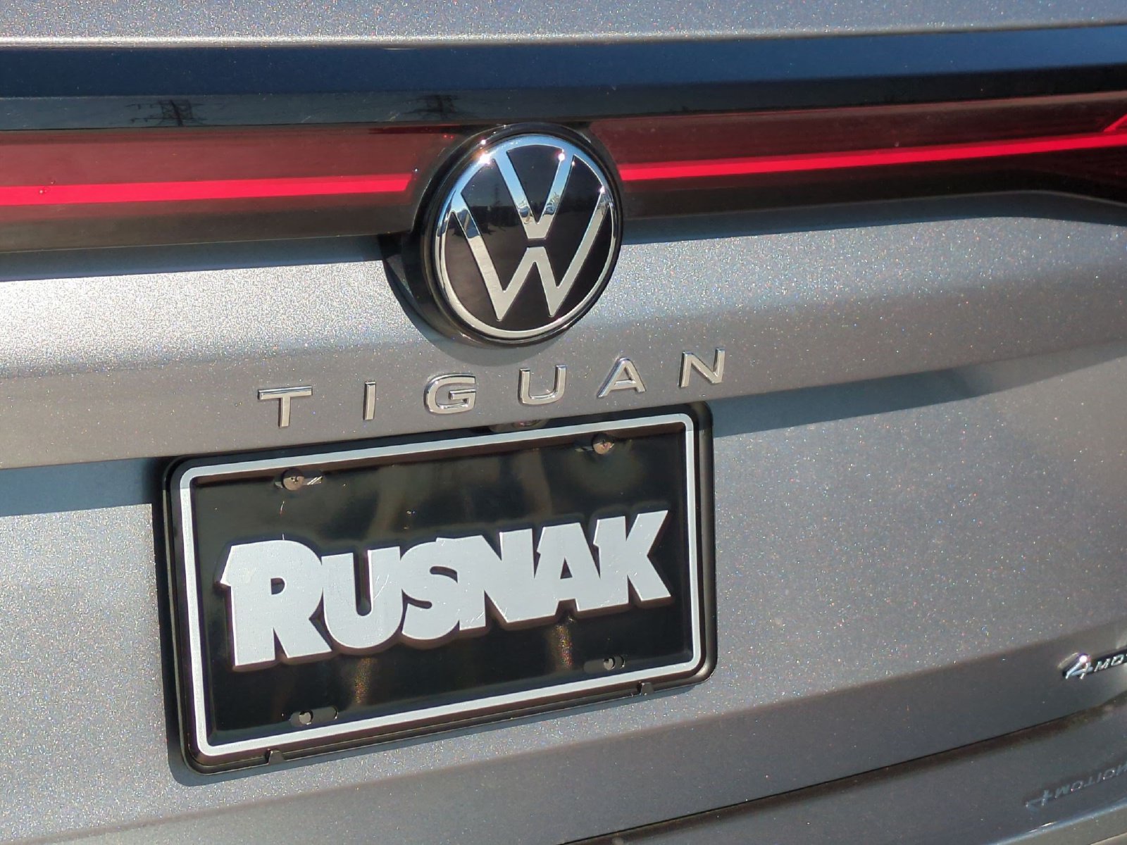 Used 2025 Volkswagen Tiguan SE w/ Panoramic Sunroof Package AWD/4WD image 19