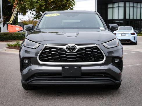 Used 2023 Toyota Highlander LE image 3