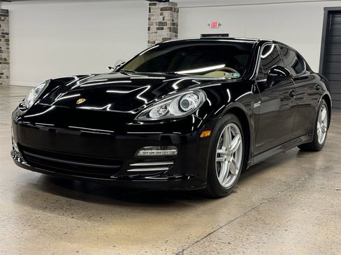 Used 2012 Porsche Panamera 4 image 3