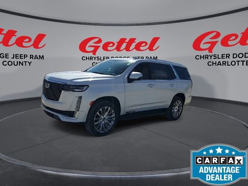 Used 2024 Cadillac Escalade Premium Luxury w/ Performance Package image 4