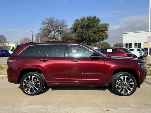 Used 2023 Jeep Grand Cherokee Overland w/ Luxury Tech Group IV image 3