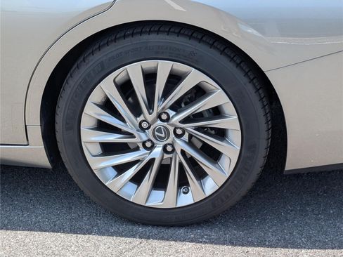 Used 2019 Lexus ES 350 w/ Accessory Package FWD image 10