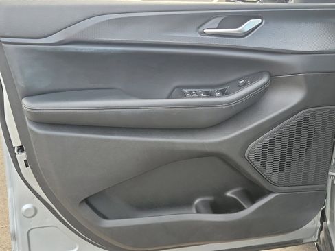Used 2024 Jeep Grand Cherokee Altitude RWD image 13