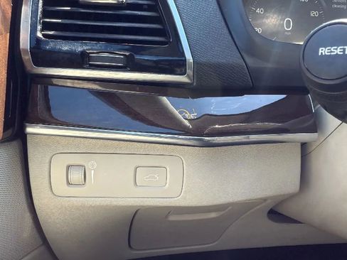 Used 2016 Volvo XC90 T6 Momentum w/ Momentum Plus Package image 15