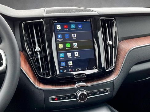 Used 2023 Volvo XC60 B5 Plus w/ Protection Package Premier image 9