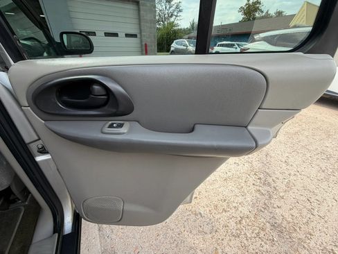 Used 2004 Chevrolet TrailBlazer LS w/ LS Preferred Equipment Group RWD image 16