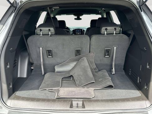 Used 2023 Chevrolet Traverse LT FWD image 36
