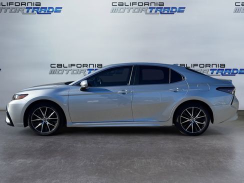 Used 2022 Toyota Camry SE image 8