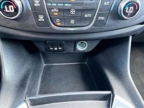 Used 2020 Chevrolet Traverse LT image 23