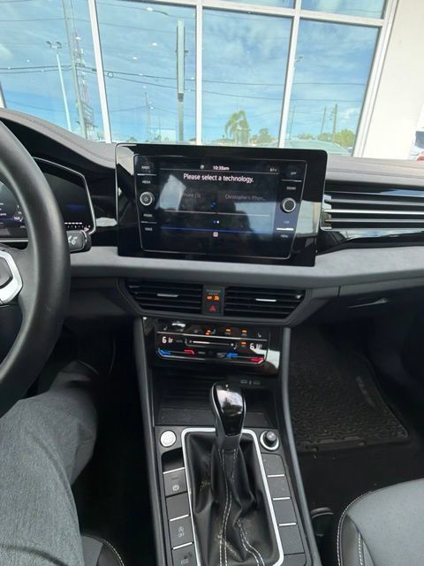 Used 2025 Volkswagen Jetta SE FWD image 6